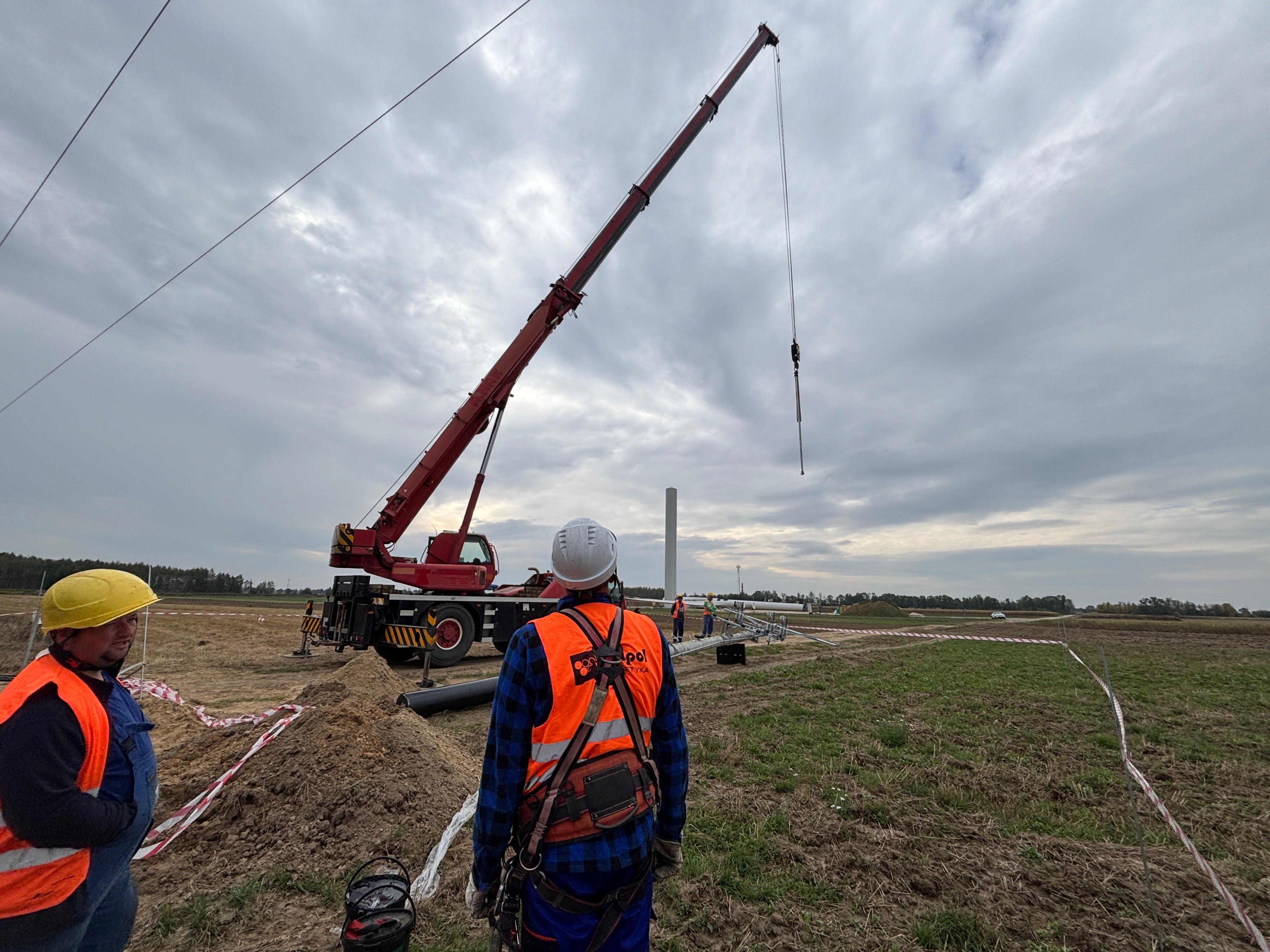 Prace terenowe przy sieci elektroenergetycznej WOLPOL Energetyka