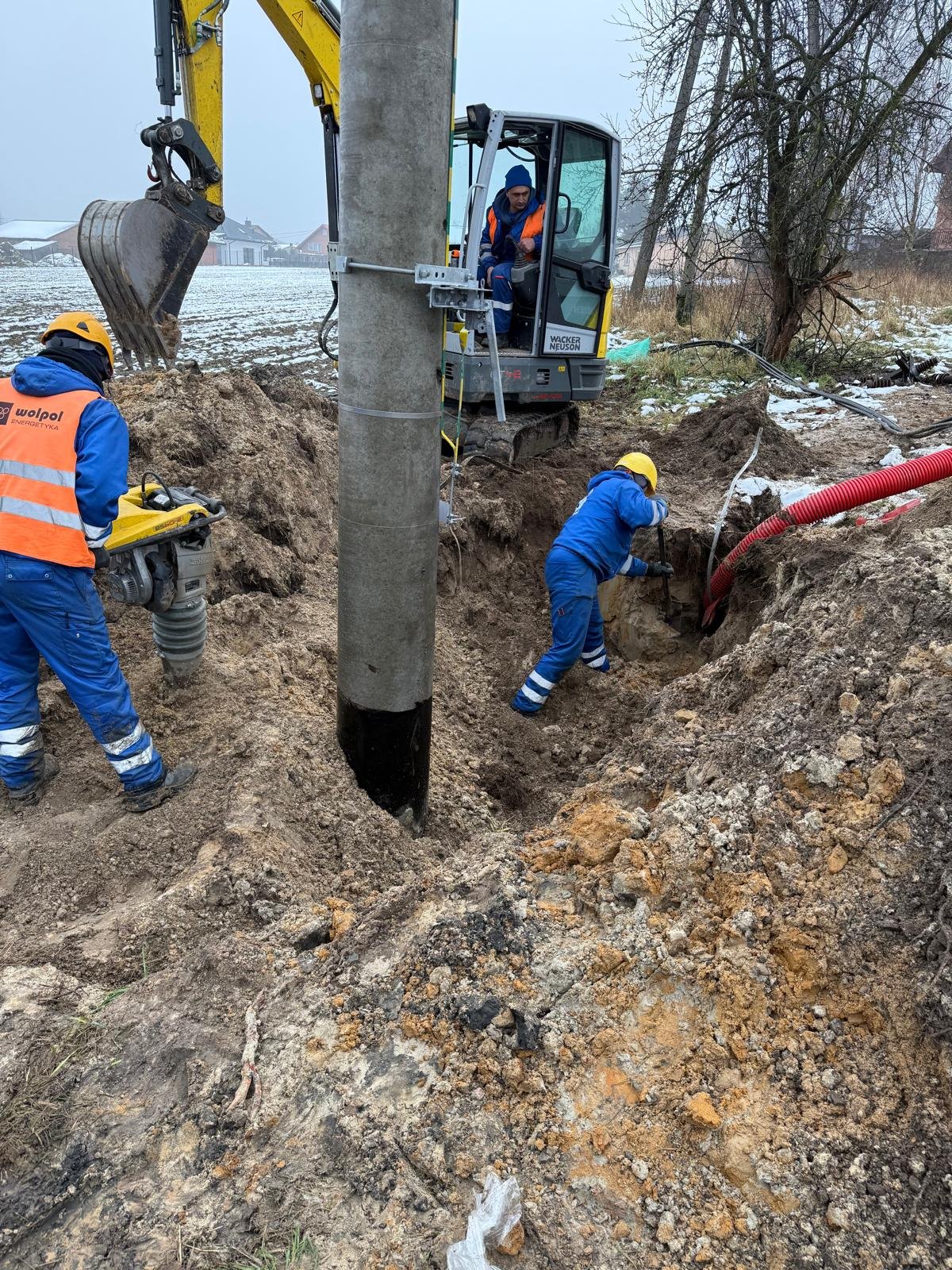 Roboty ziemne i montaż infrastruktury elektroenergetycznej WOLPOL